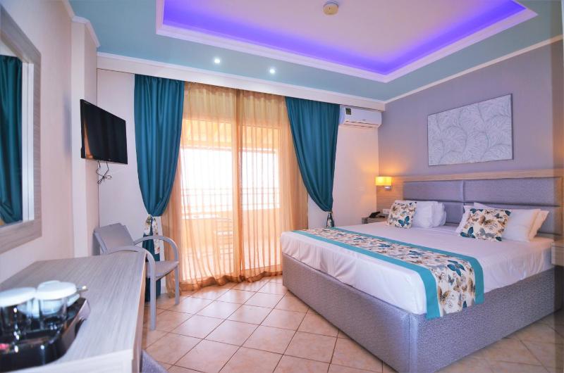 Family Room with Sea View image 2
