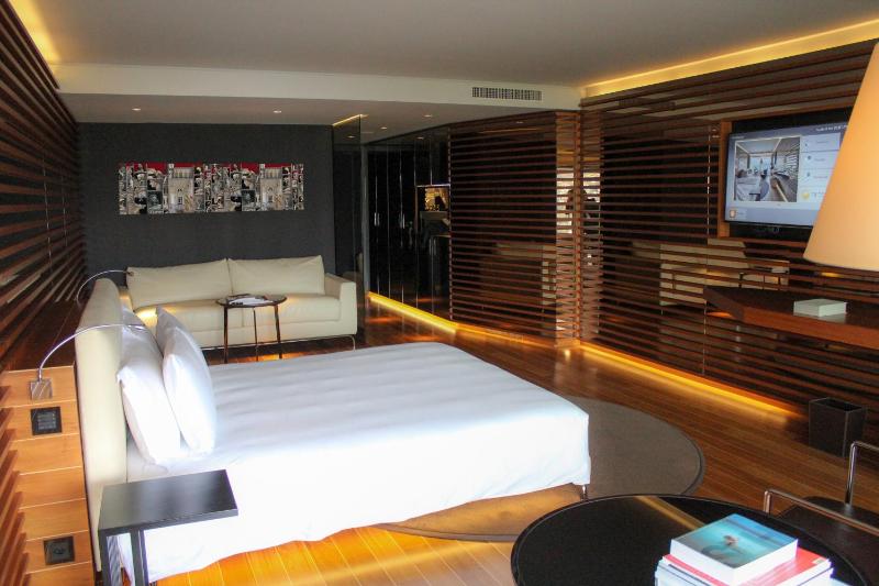 Classic Junior Suite with Lake View image 2