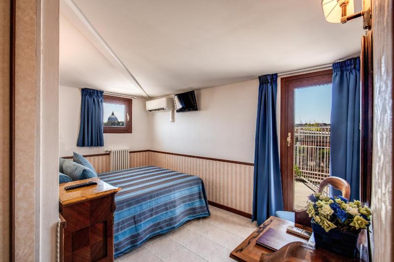 Vintage Double Room with Terrace image 3