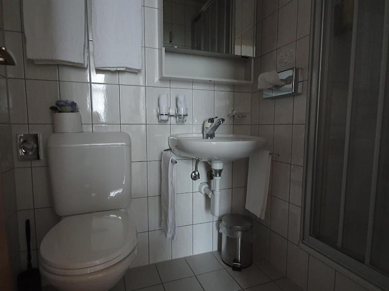 Double Room image 3