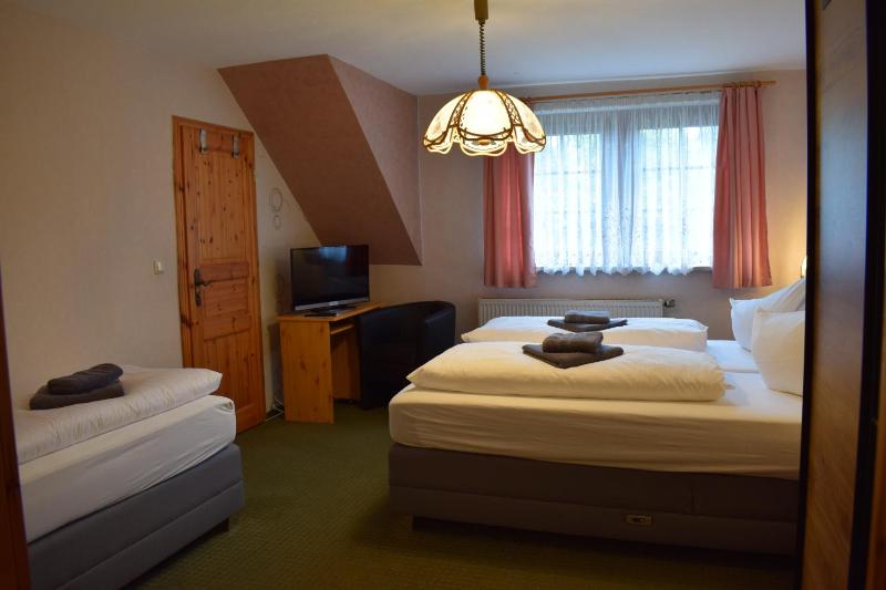 Triple Room with Bathroom image 4