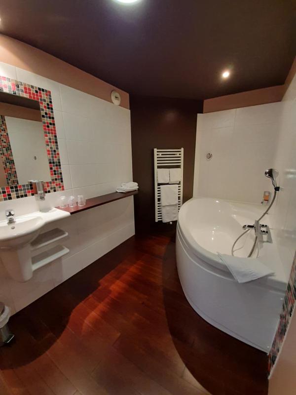 Horizon Triple Room with Bathtub - Balcony Sea view image 2