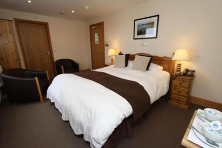Double Room with Partial Sea View image 1