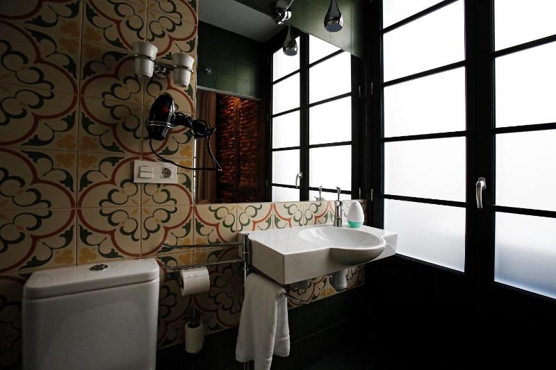 Double Room image 3