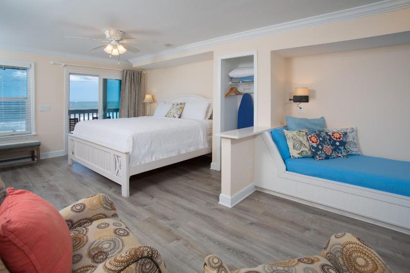 Premium Ocean Front King image 1