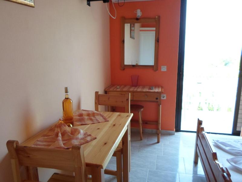 Studio (2 Adults) image 2