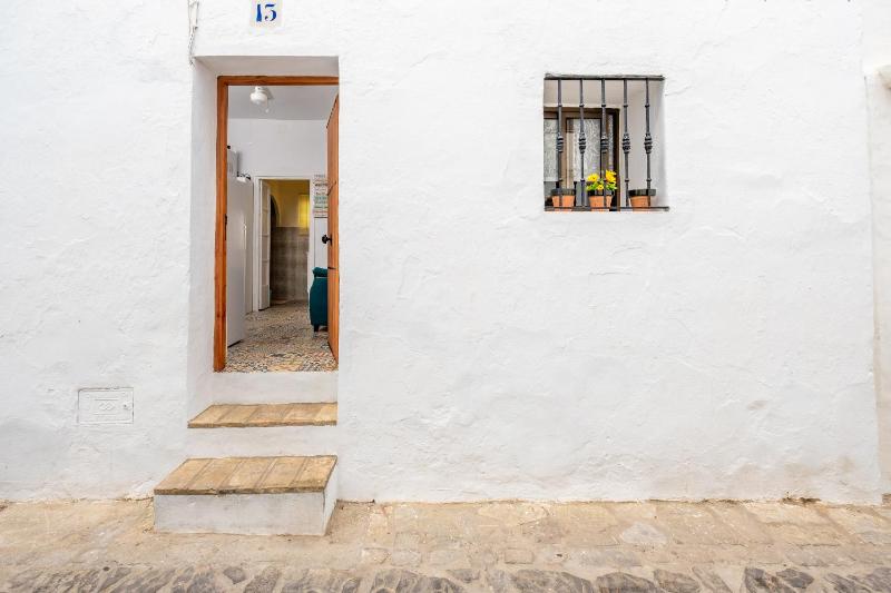 Superior One-Bedroom Apartment image 2