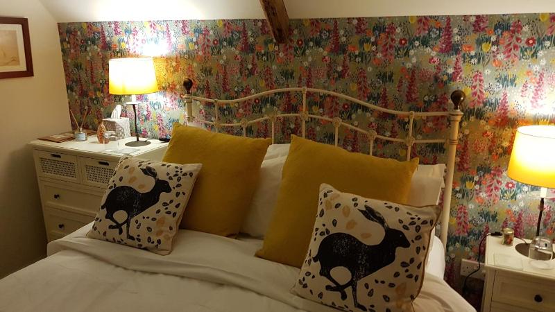King Room with Garden View image 3