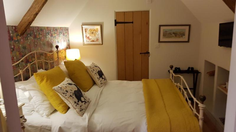 King Room with Garden View image 4