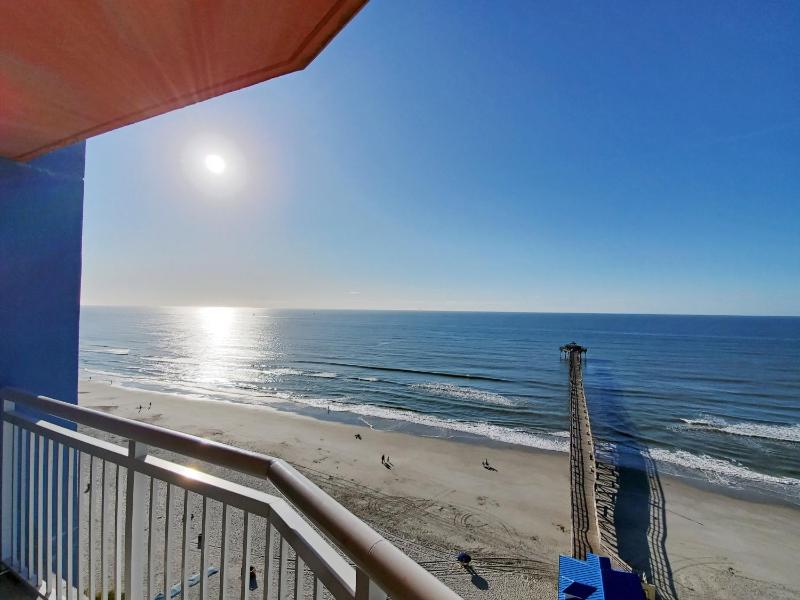 Two-Bedroom Suite with Oceanfront View image 1