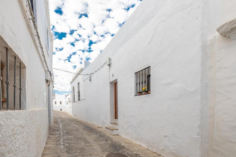 Superior One-Bedroom Apartment image 3