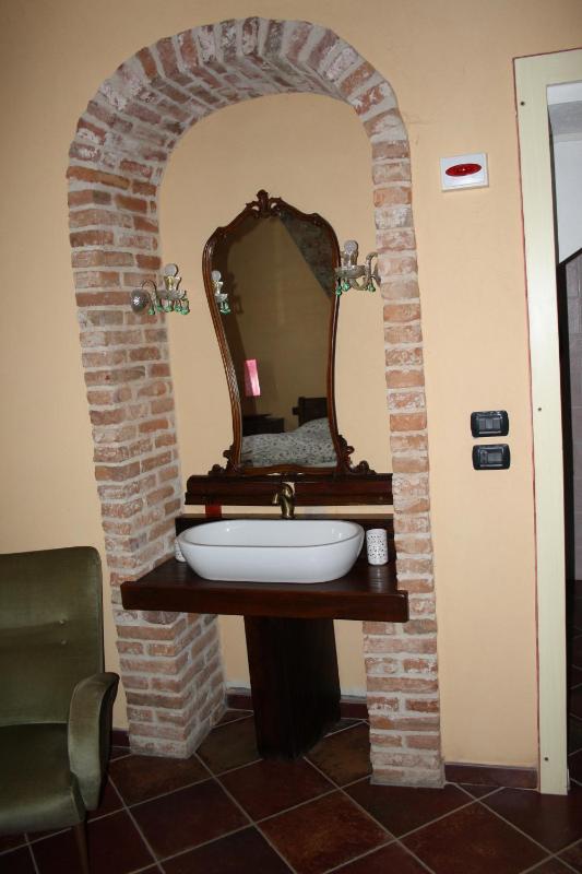 Double or Twin Room image 4