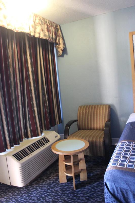 Tampa Inn Near Busch Gardens - image 33