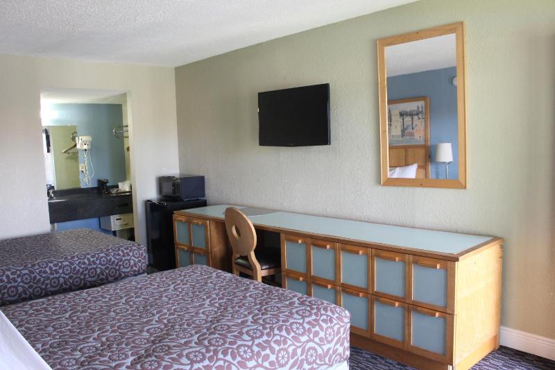 Tampa Inn Near Busch Gardens - image 7