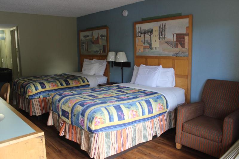 Tampa Inn Near Busch Gardens - image 42