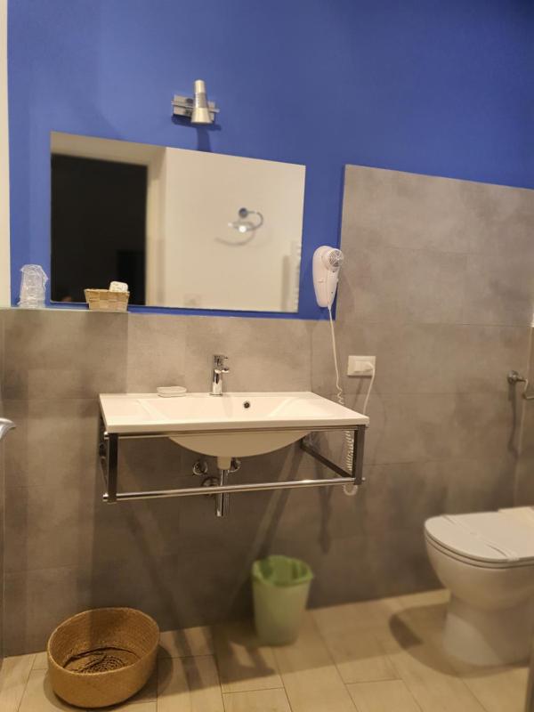 Double or Twin Room with Private Bathroom image 4
