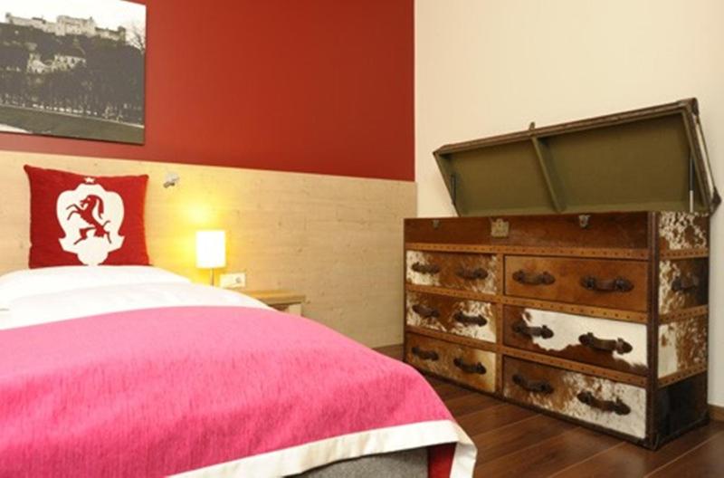 Standard Double Room image 4