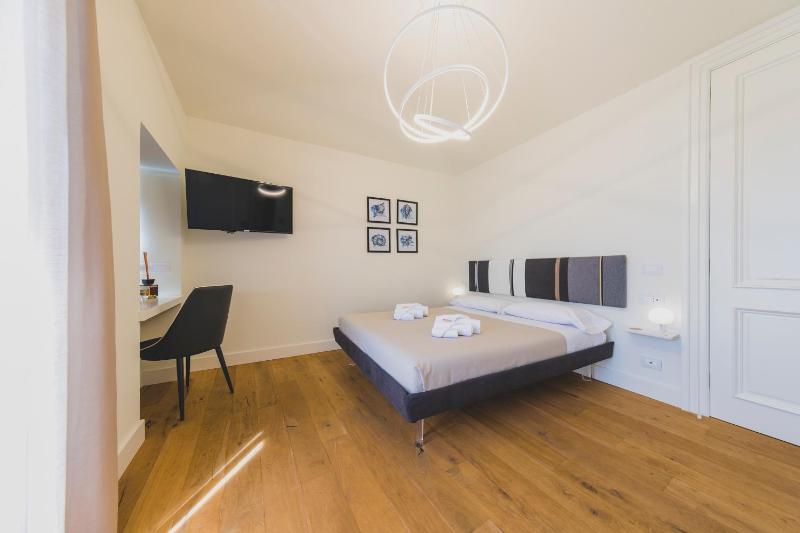 Double Room with Sea View image 1