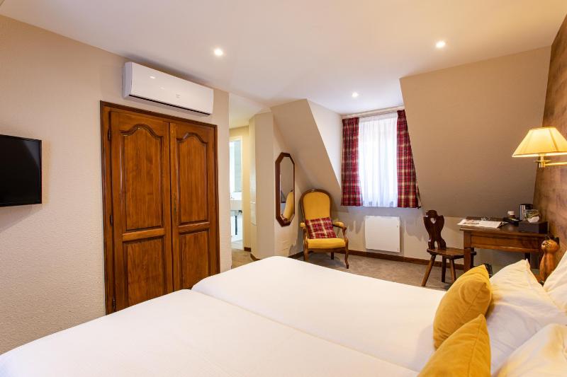 Standard Double or Twin Room image 4