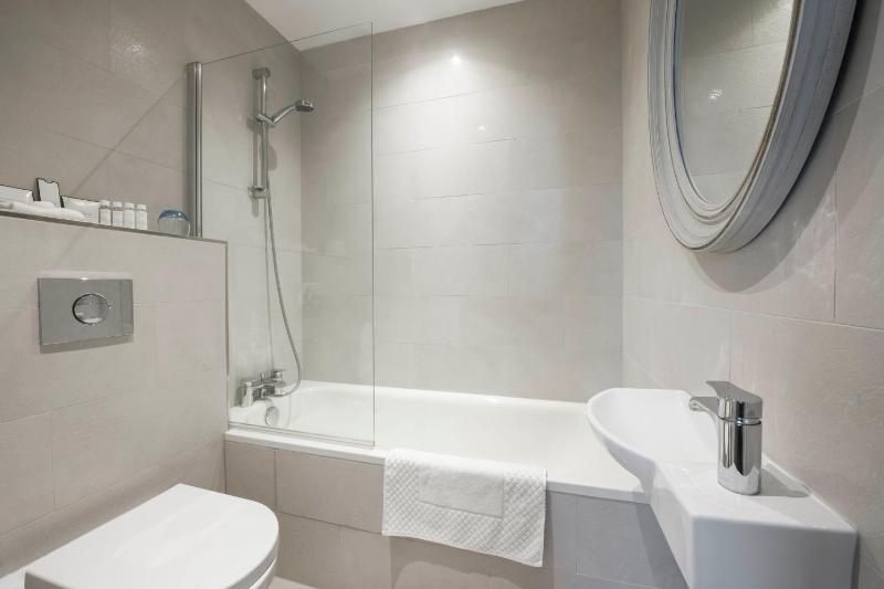 Twin Room with Inland View image 3