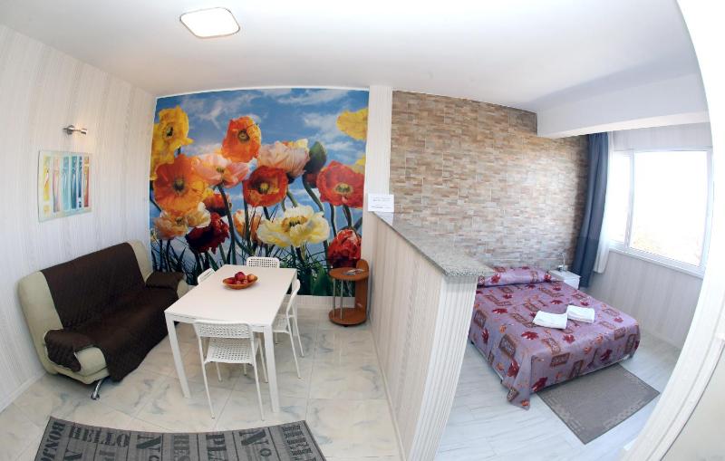 One-Bedroom Apartment with Double Bed image 1