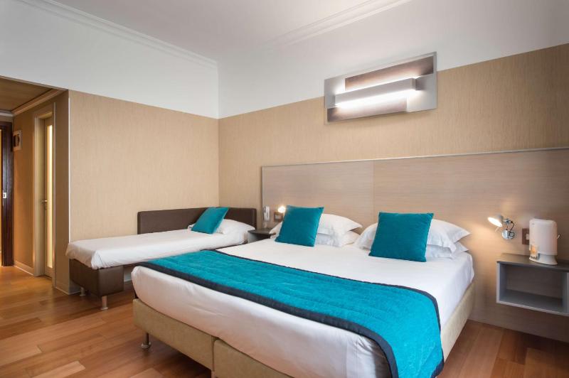 Deluxe King Room with Sofa Bed image 3
