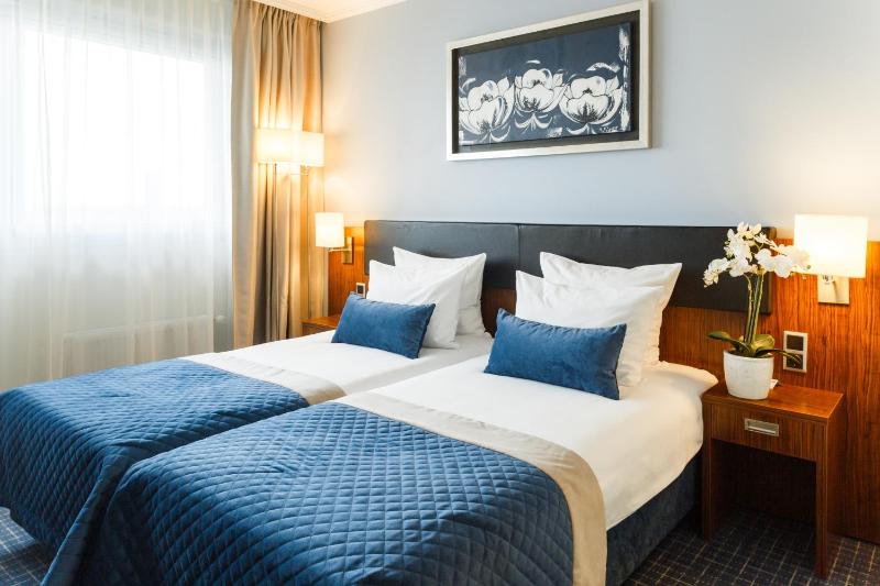 Standard Double or Twin Room image 4