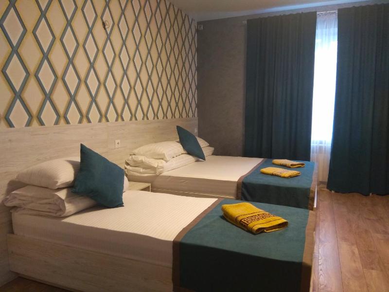 Comfort Triple Room with Shower image 4