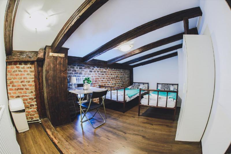 Twin Room with Shared Bathroom image 3
