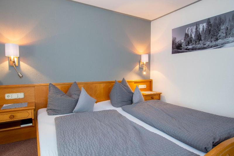 Double Room image 3