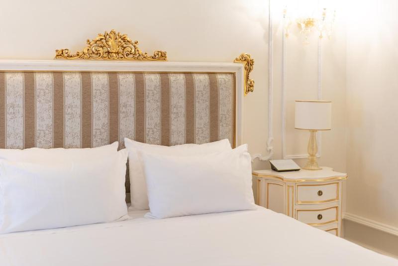 Superior Double Room image 4