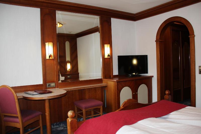 Standard Double Room image 2