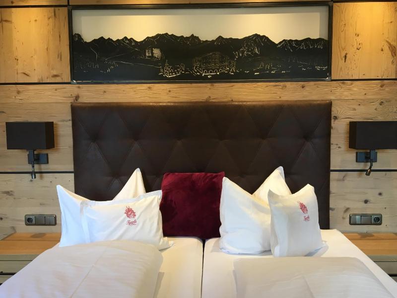 Junior Suite with Balcony image 2