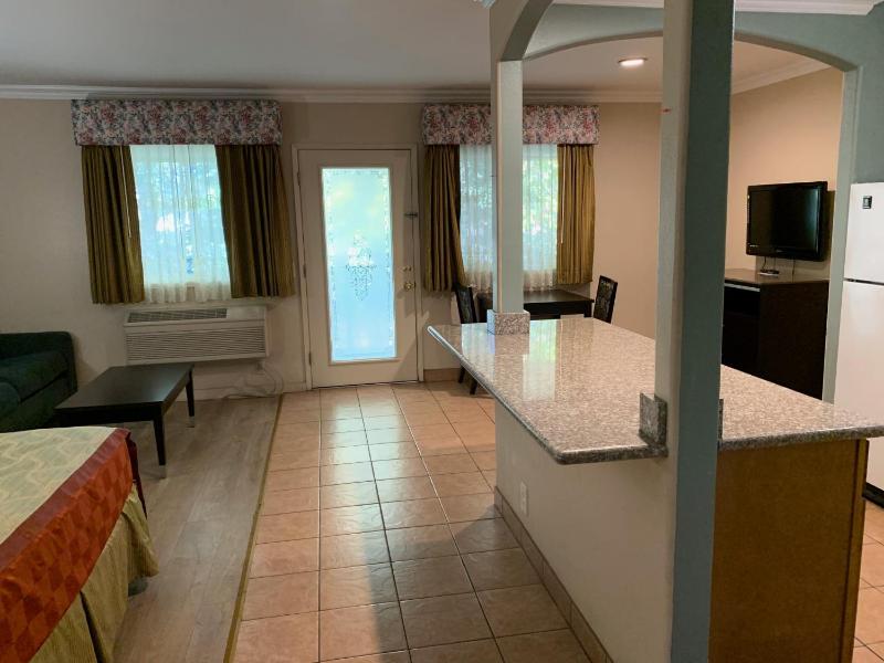 Three-Bedroom Suite image 4