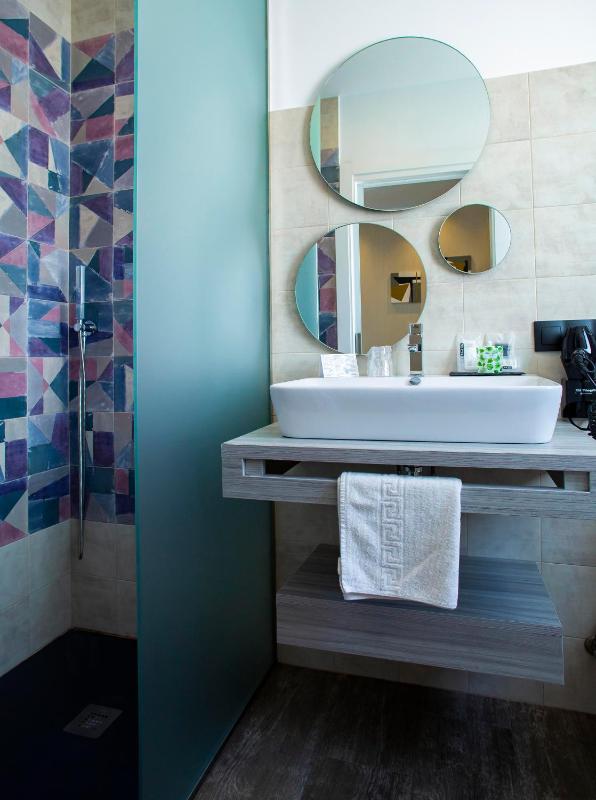 Single Room with Private Bathroom image 2