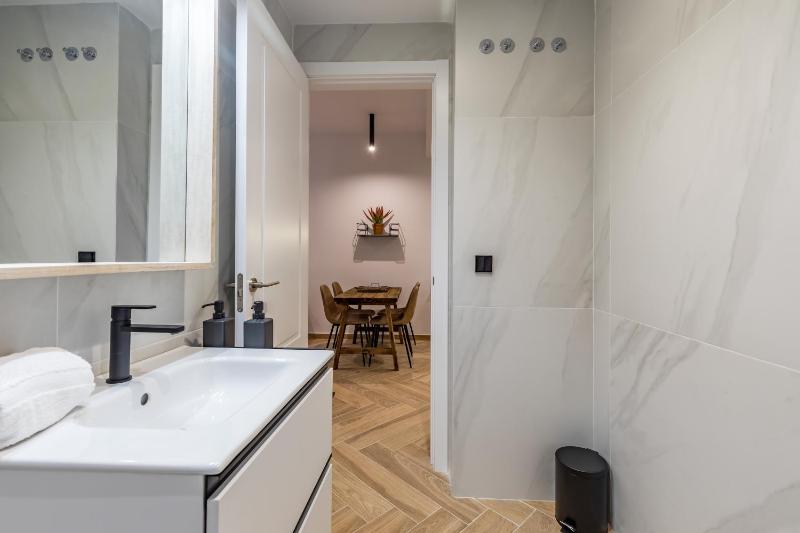 Superior Apartment image 2