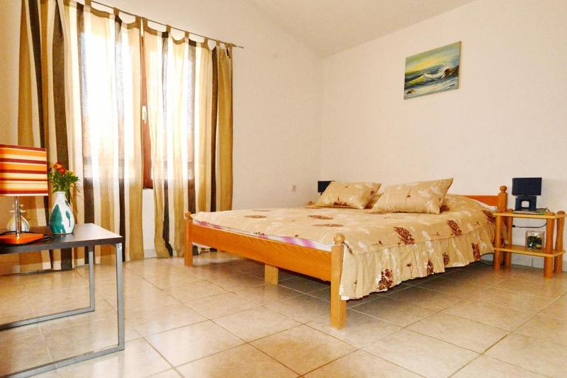 One-Bedroom Apartment image 2