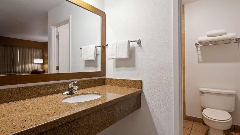 King Room - Disability Access image 4