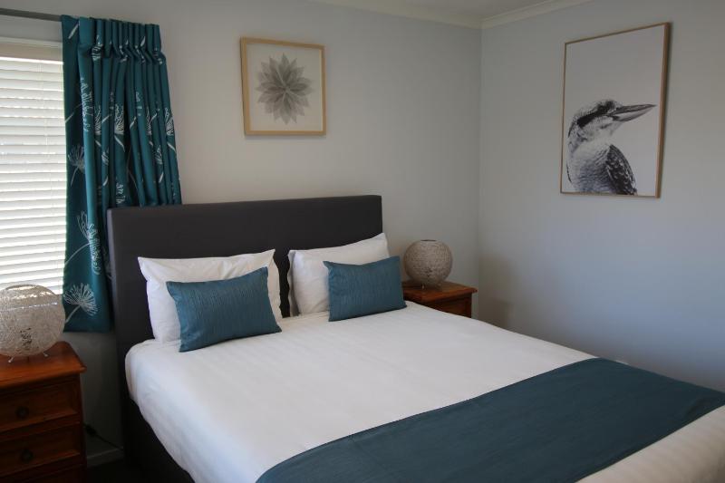 AristaAir- Central City Townhouse - image 11