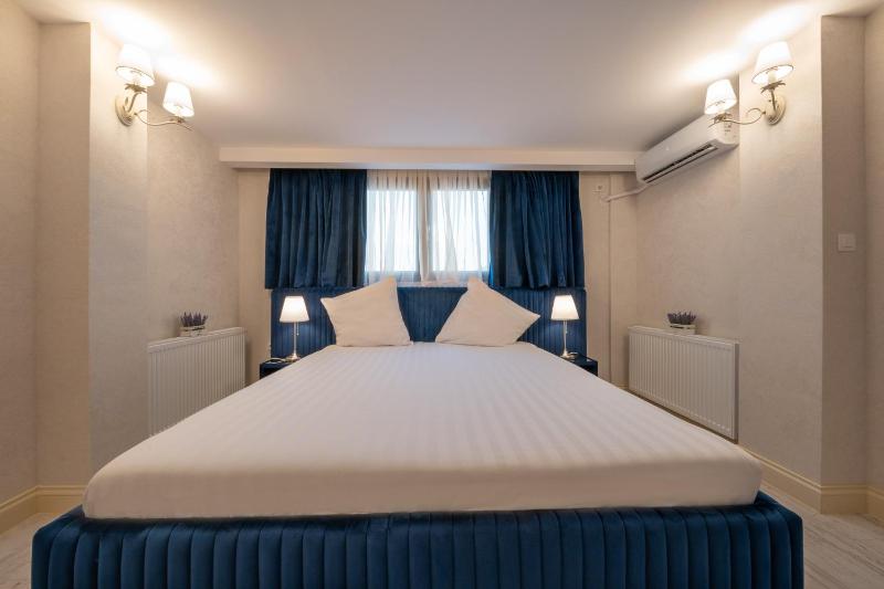 King Room image 3