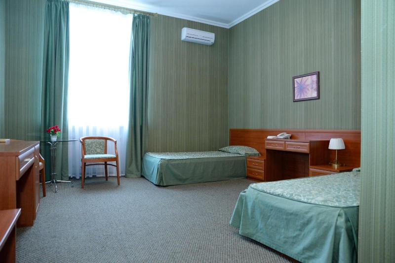 Twin Room image 4