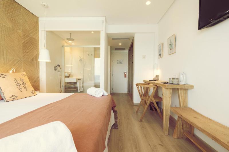 Twin Room with Sea View image 2