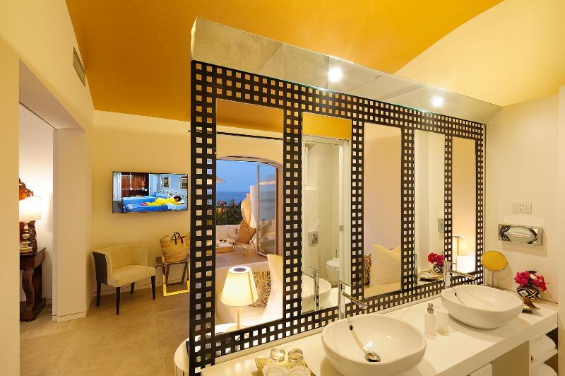 Suite (2 Adults + 2 Children) image 4
