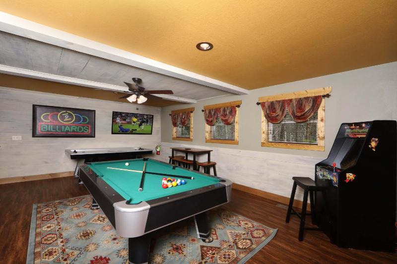 Above It All Cabin with Luxury Amenities and Game Room - image 30