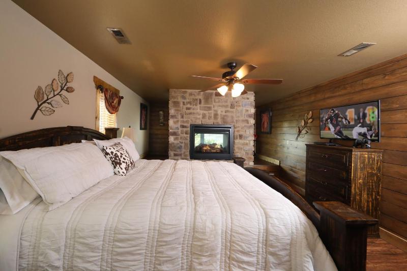 Above It All Cabin with Luxury Amenities and Game Room - image 14