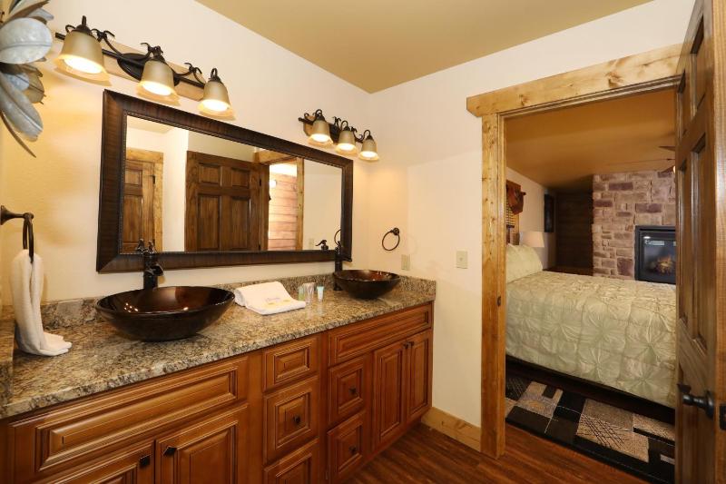 Above It All Cabin with Luxury Amenities and Game Room - image 17