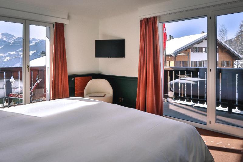 Deluxe Double Room with Balcony image 2
