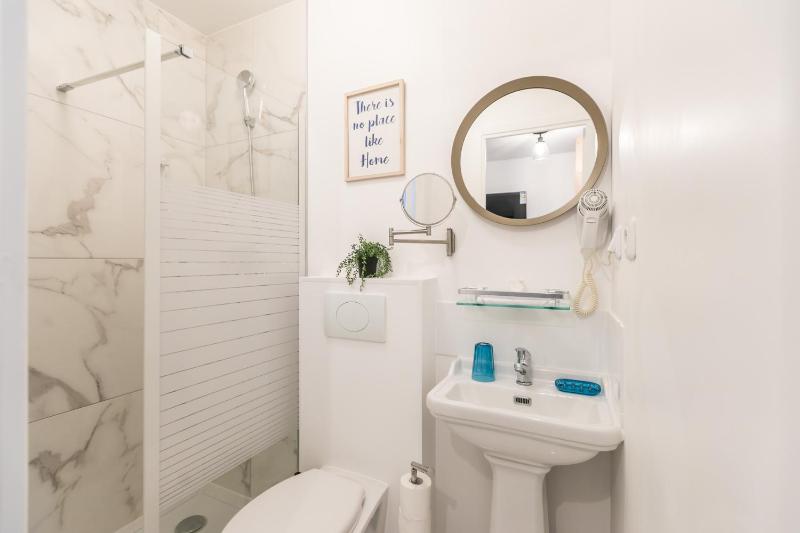 Two-Room Apartment image 3