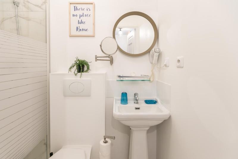 Two-Room Apartment image 2