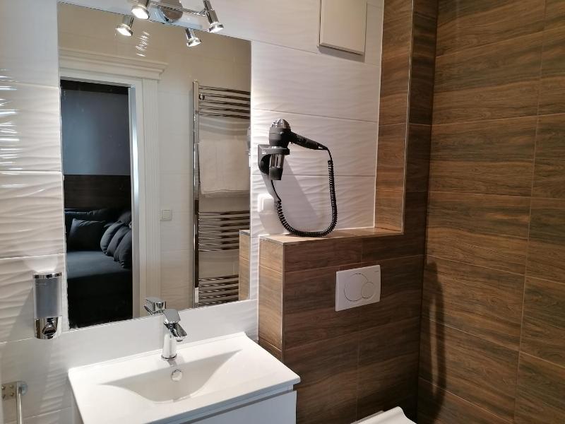 Studio Apartment with Balcony image 1